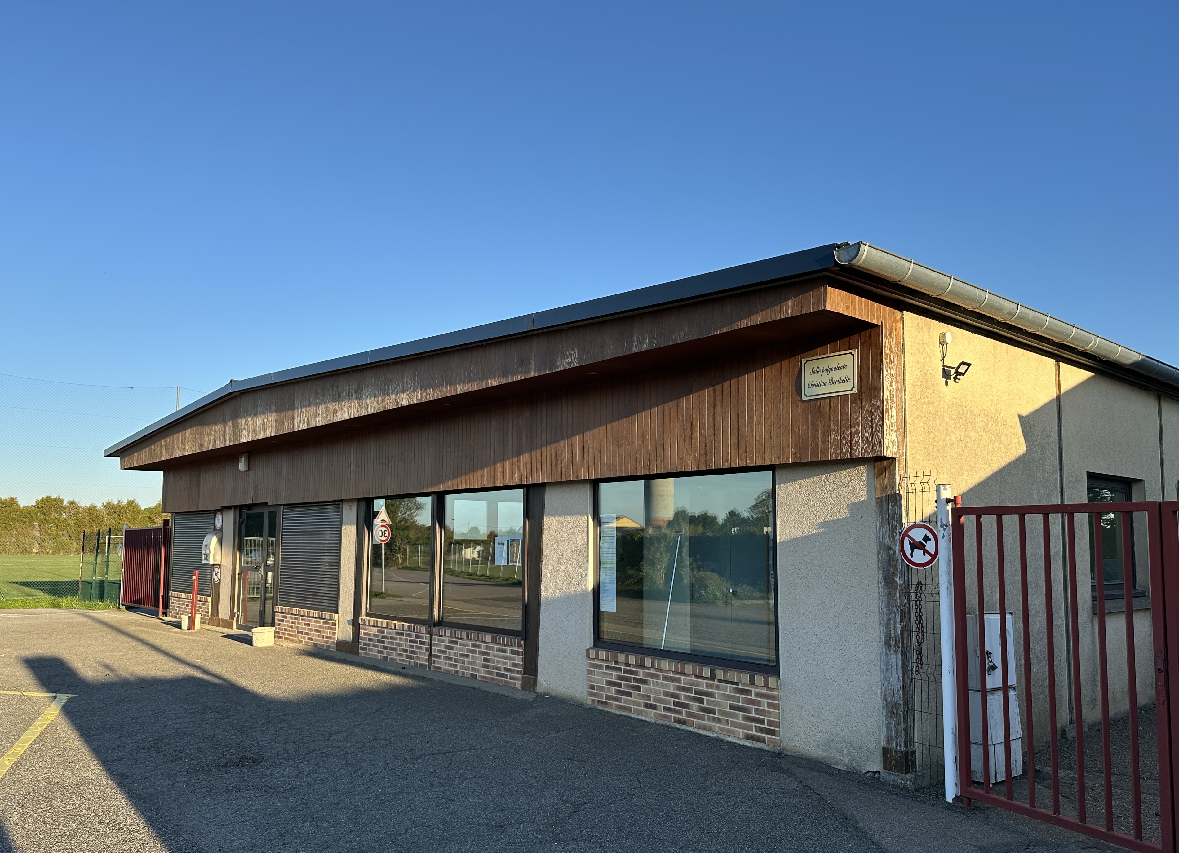 Salle polyvalente de Quittebeuf - vue extérieure